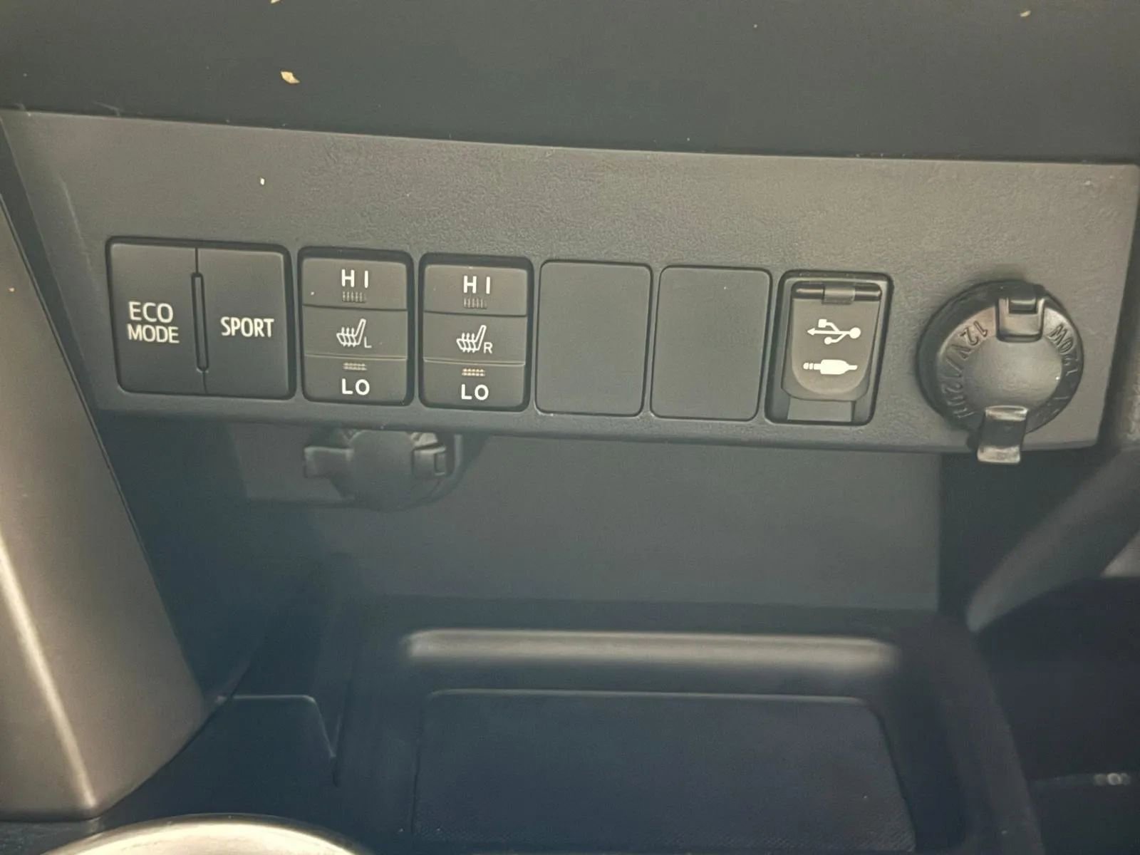 Used 2015 Toyota RAV4 Limited image 25