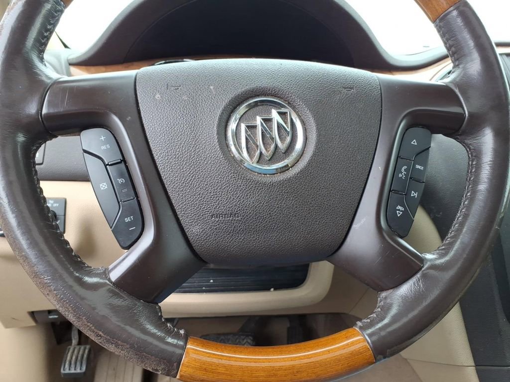 Used 2011 Buick Enclave CXL image 25