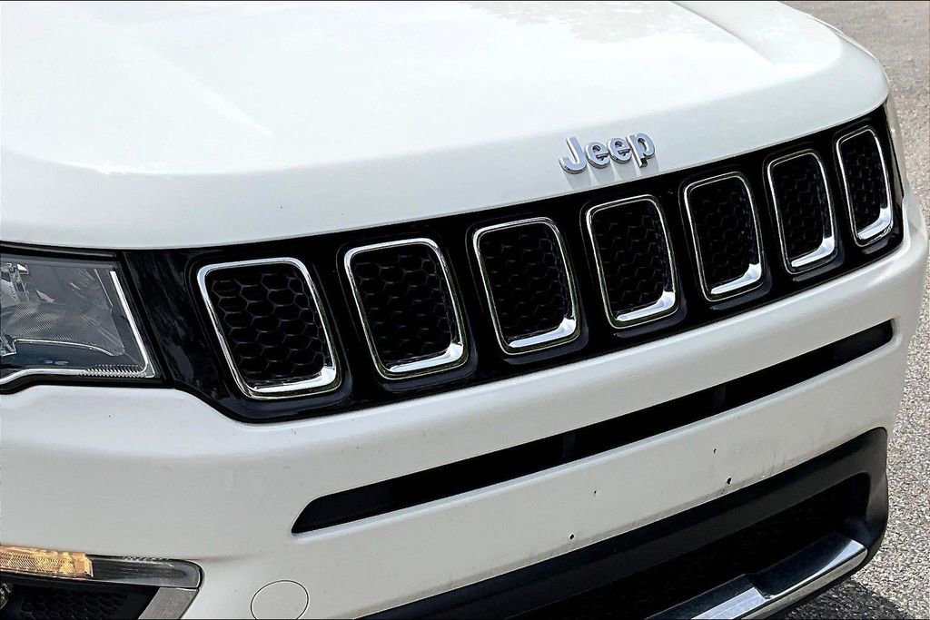 Used 2018 Jeep Compass Limited w/ Navigation Group AWD/4WD image 35