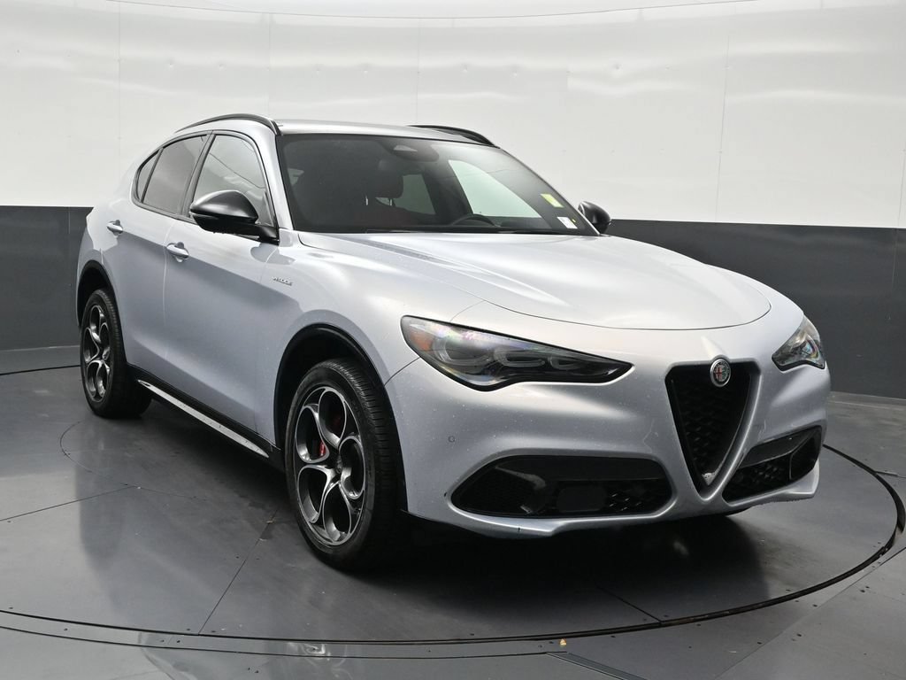 Used 2025 Alfa Romeo Stelvio Sprint w/ Veloce Package AWD/4WD image 8