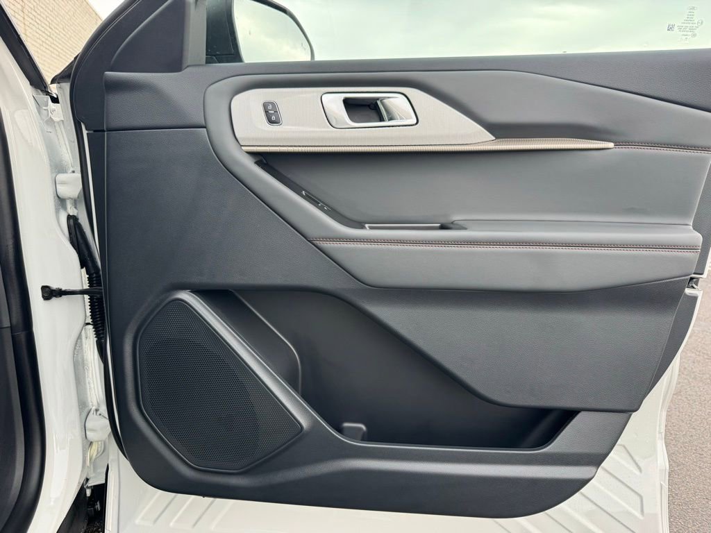 New 2026 Ford Explorer Active w/ Active Comfort Package image 25