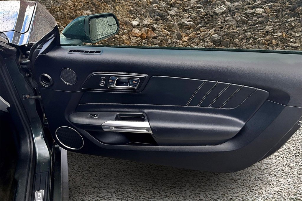 Used 2016 Ford Mustang Premium image 19