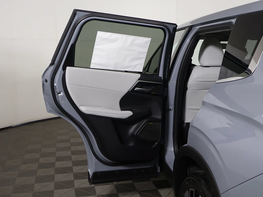 New 2026 Mitsubishi Outlander SE FWD image 25