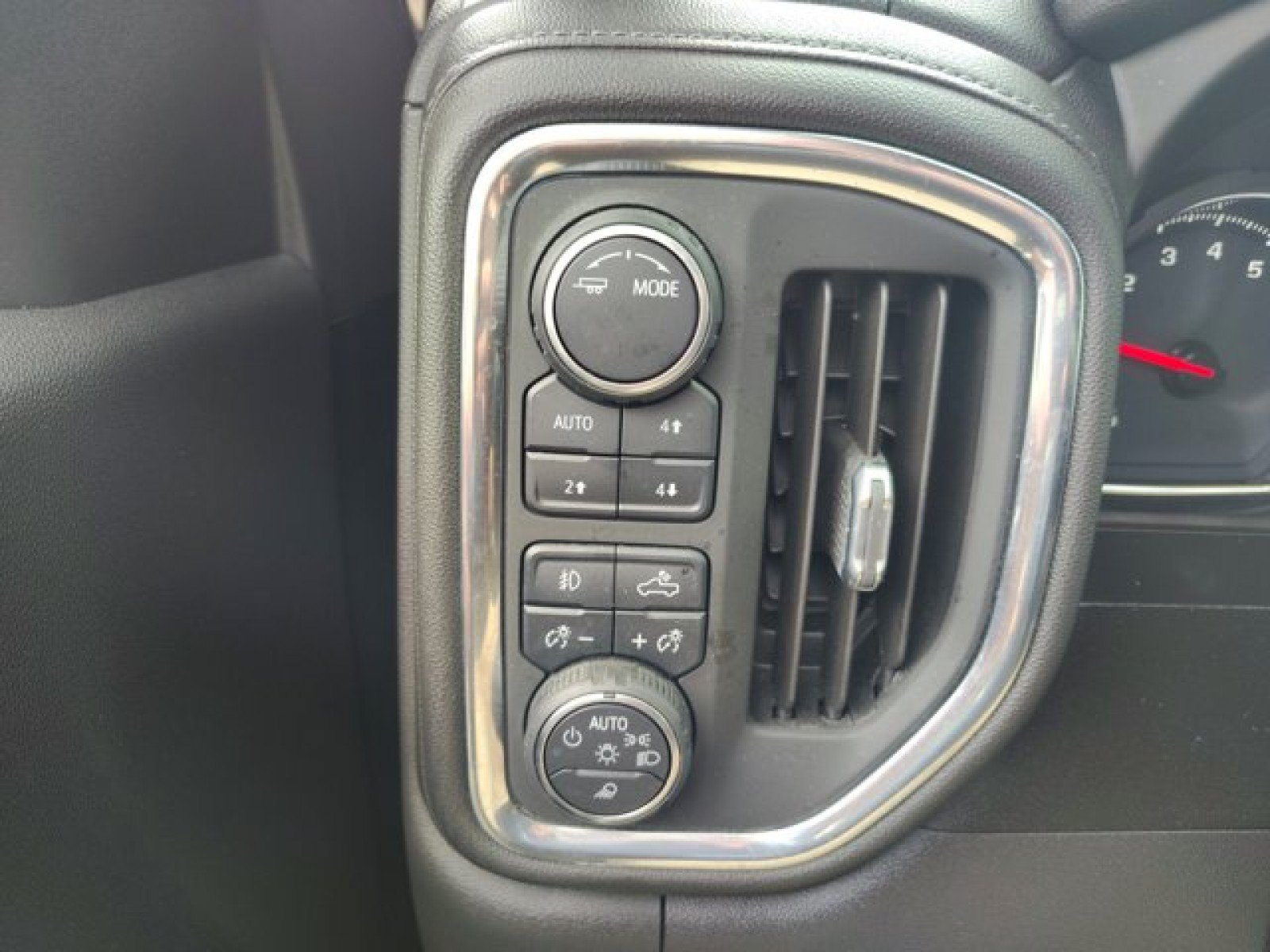 Used 2021 Chevrolet Silverado 1500 LTZ AWD/4WD image 24