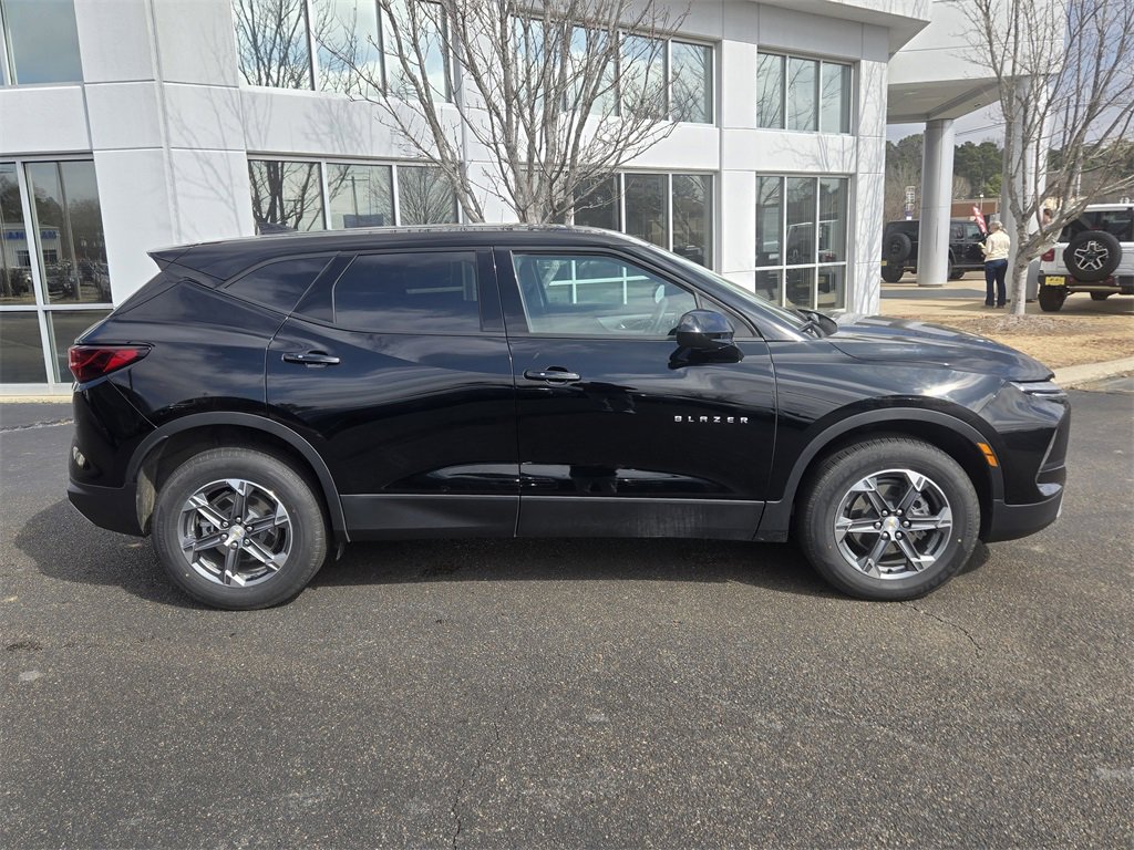 Used 2025 Chevrolet Blazer LT image 24