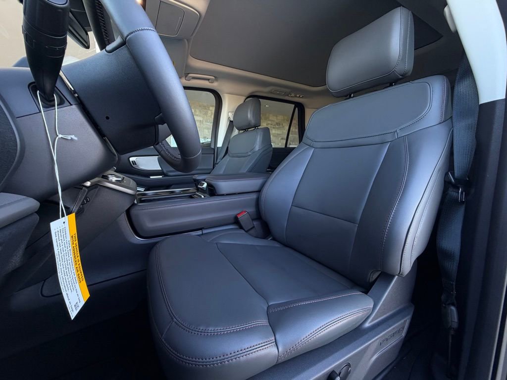 New 2025 Ford Expedition Active image 29