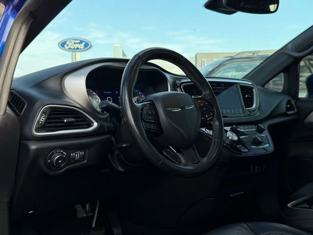 Used 2020 Chrysler Pacifica Touring-L w/ Advanced Safetytec Group image 12