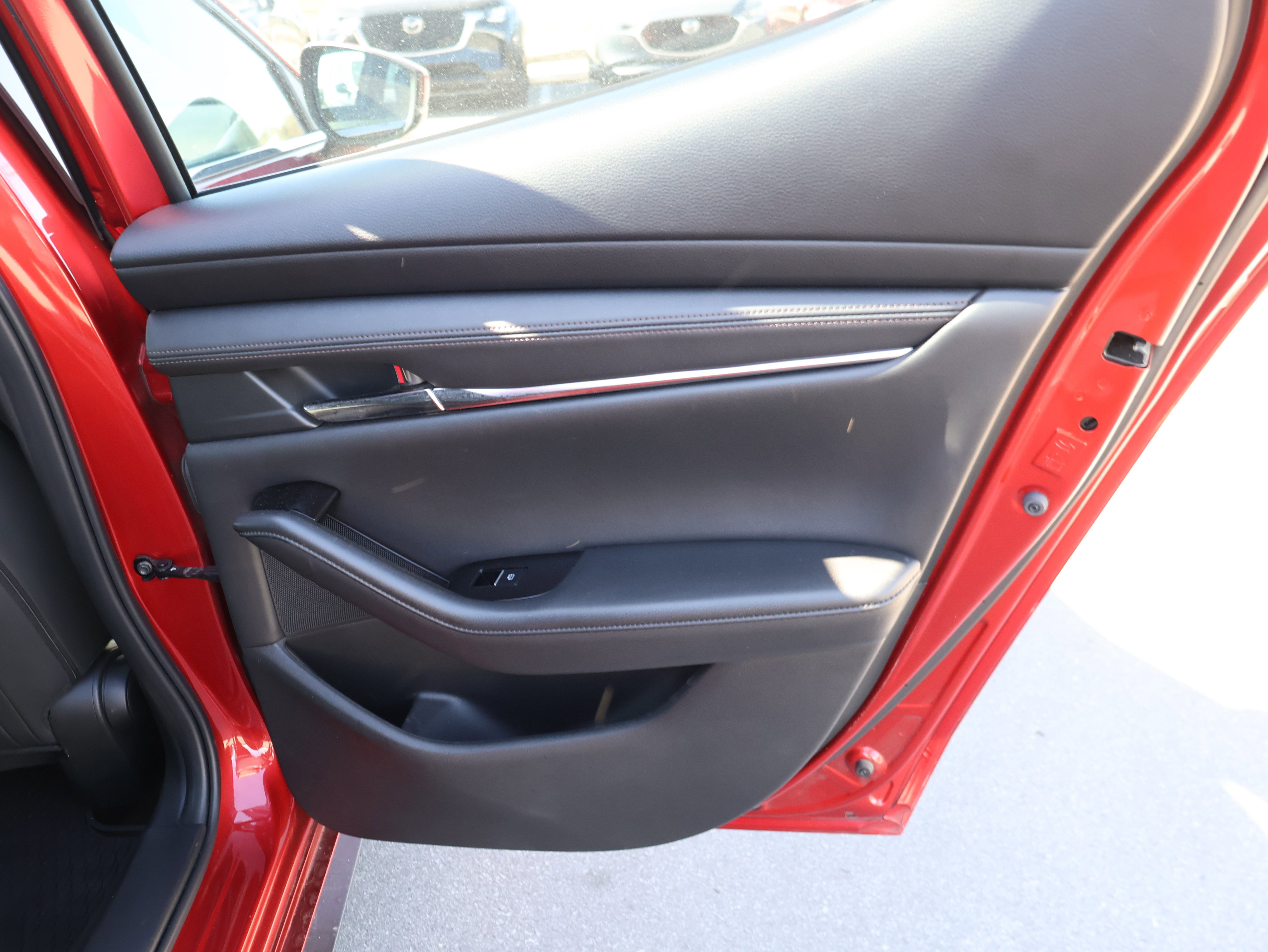 Used 2019 MAZDA MAZDA3 Hatchback w/ Preferred Package image 13