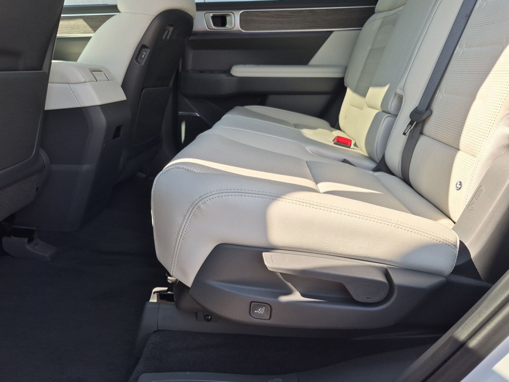 Certified 2025 Hyundai Santa Fe Limited AWD/4WD image 24