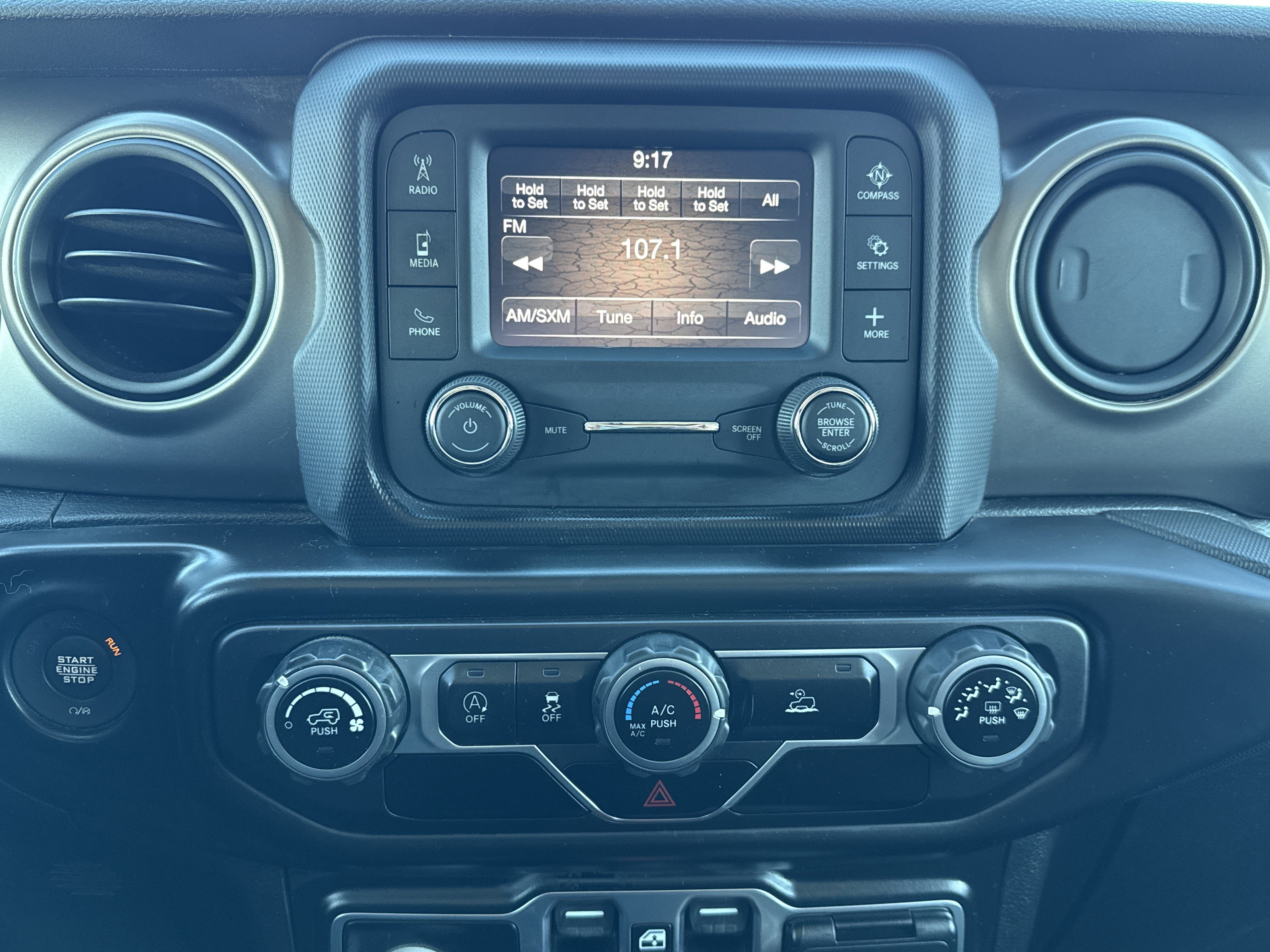 Used 2020 Jeep Gladiator Sport w/ Quick Order Package 24S image 19