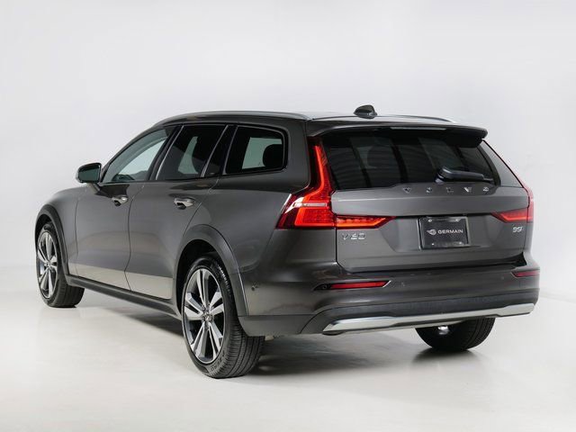 Used 2025 Volvo V60 B5 Cross Country Plus image 5