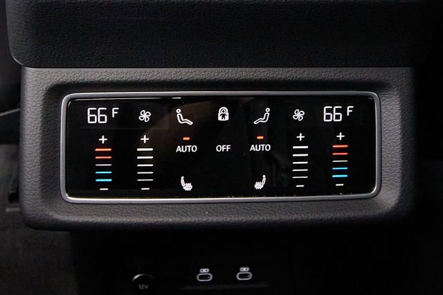 Used 2023 Audi e-tron Premium Plus w/ Premium Plus Package AWD/4WD image 11