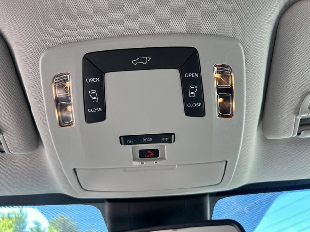 Used 2026 Toyota Sienna LE FWD image 35