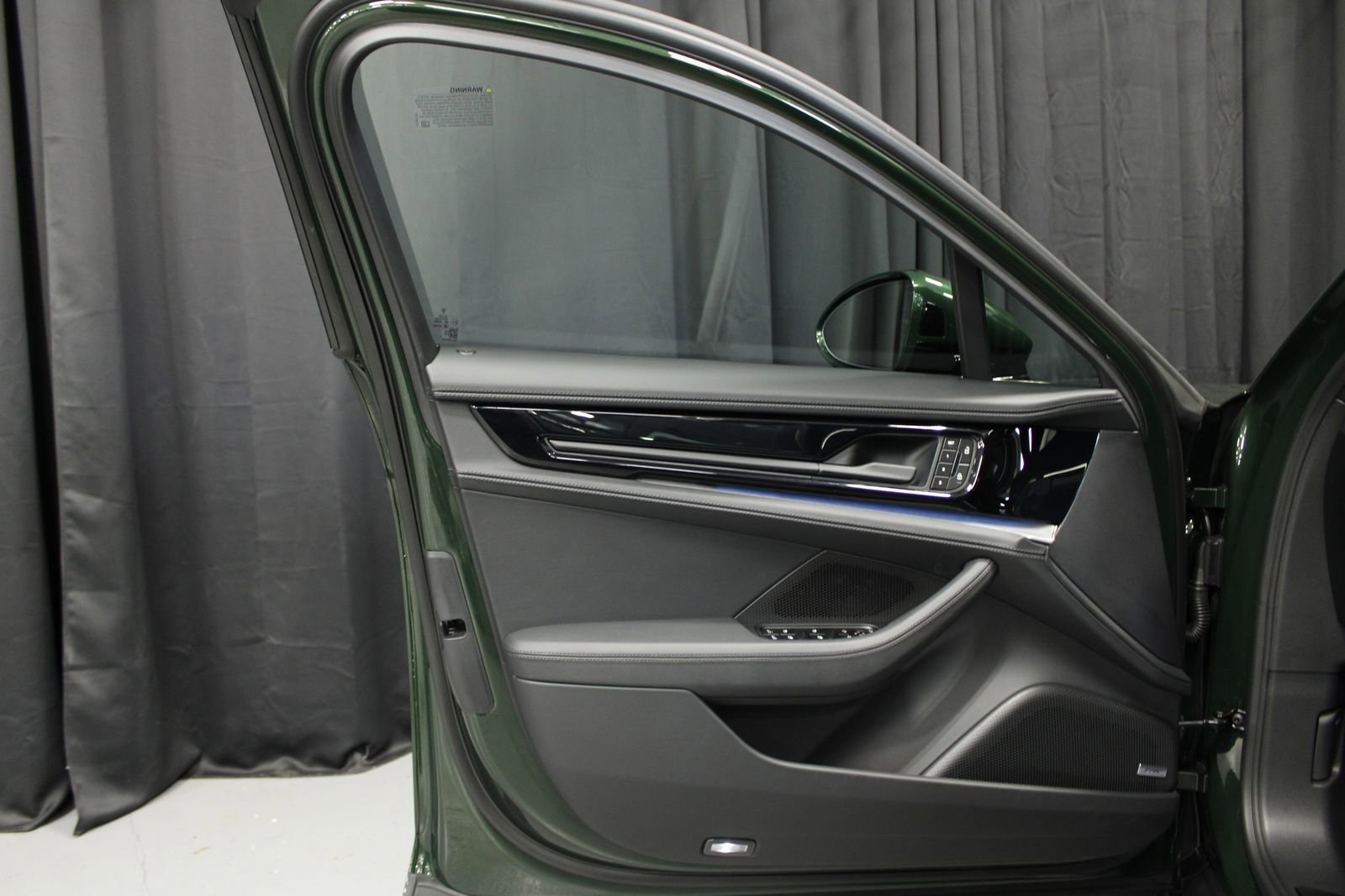 Used 2025 Porsche Panamera 4 image 24