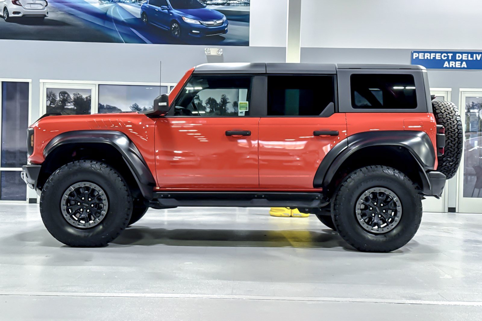 Used 2023 Ford Bronco Raptor AWD/4WD image 2