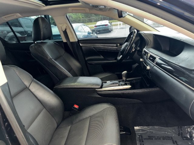 Used 2017 Lexus GS 200t w/ Preferred Accessory Package RWD image 32