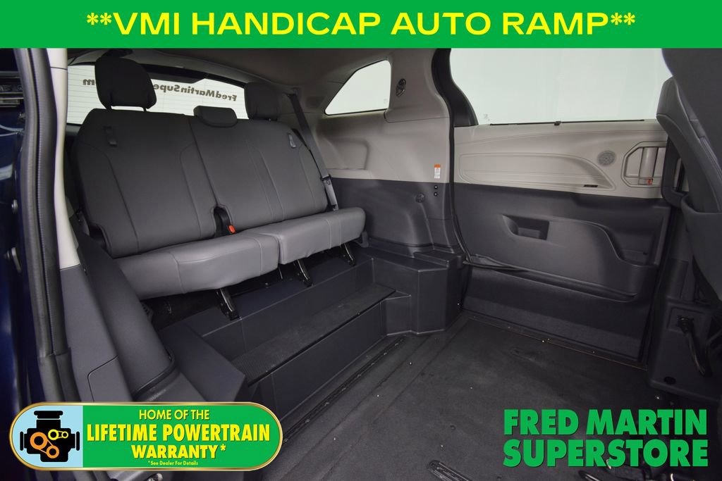 Used 2022 Toyota Sienna XLE image 21