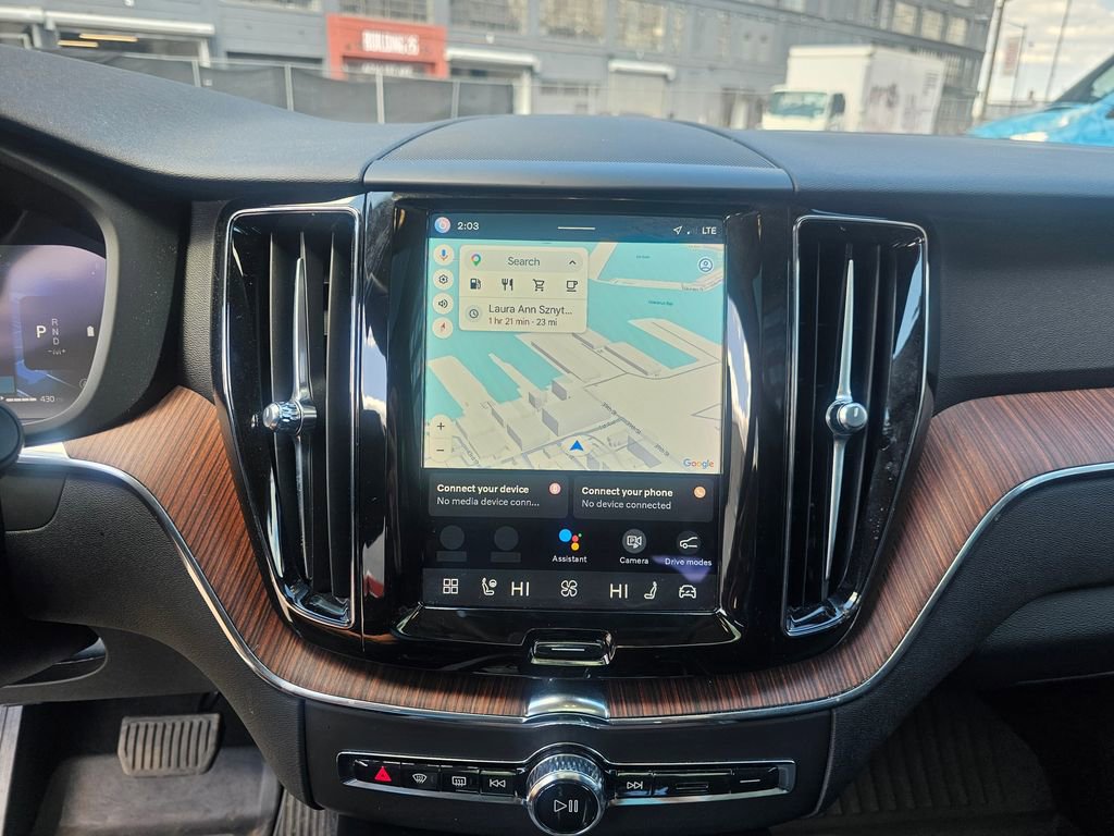 Certified 2023 Volvo XC60 B5 Plus AWD/4WD image 25