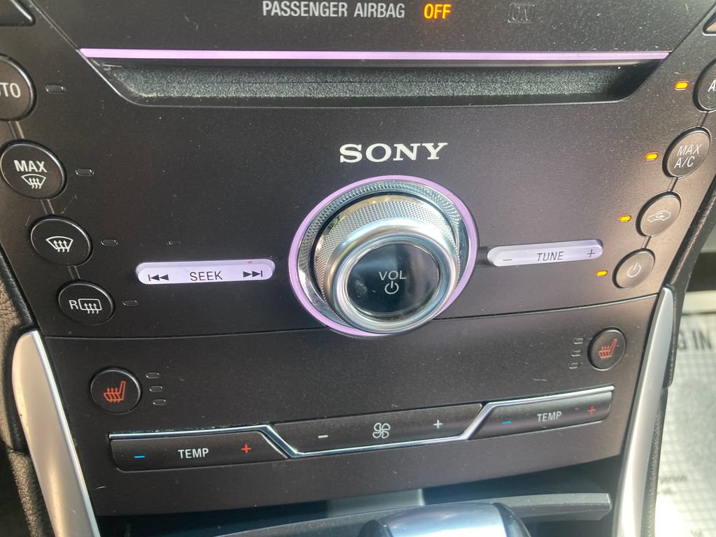 Used 2018 Ford Edge Titanium w/ Cold Weather Package AWD/4WD image 21