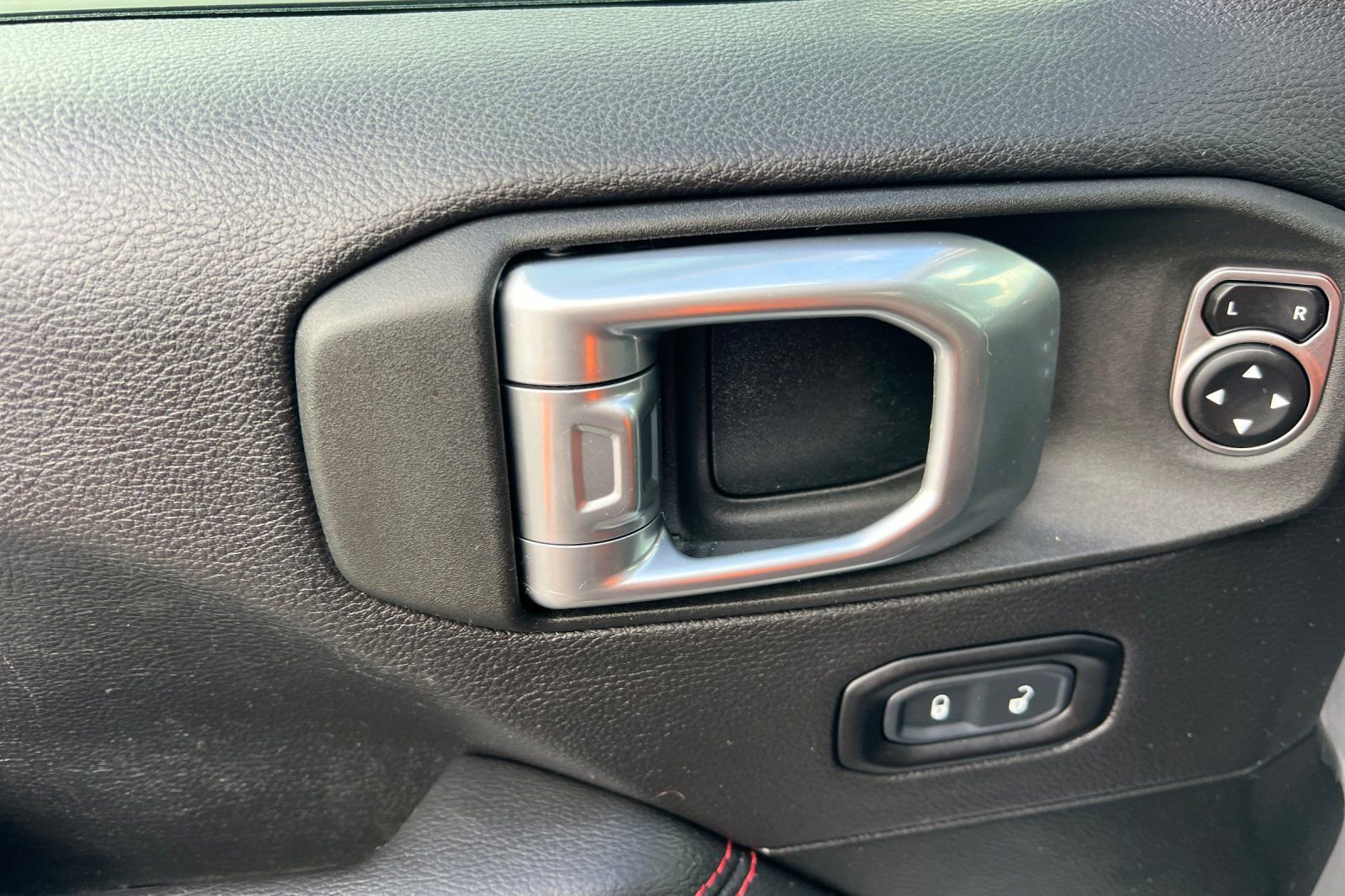Used 2020 Jeep Gladiator Rubicon AWD/4WD image 11