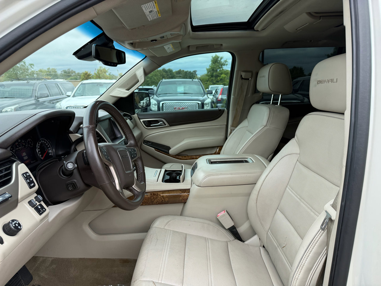 Used 2015 GMC Yukon Denali w/ Touring Package image 10