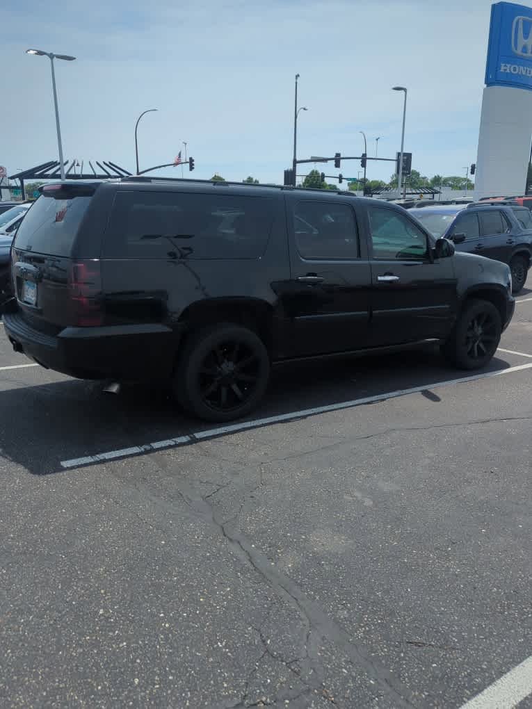 Used 2008 Chevrolet Suburban LTZ w/ LTZ Preferred Equipment Group AWD/4WD image 5