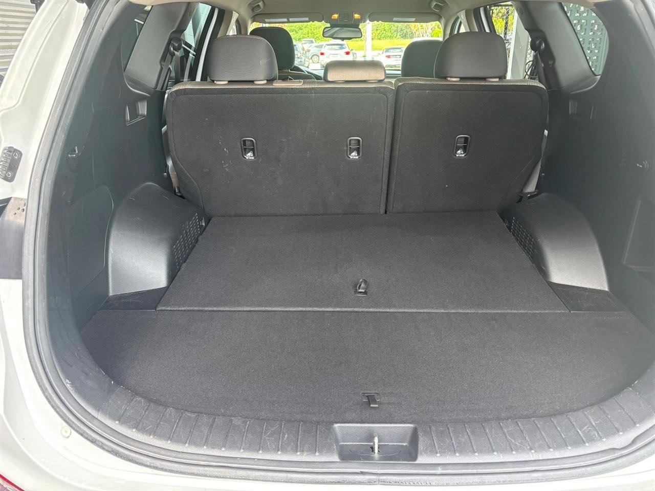 Used 2020 Hyundai Santa Fe SEL w/ Cargo Package FWD image 13