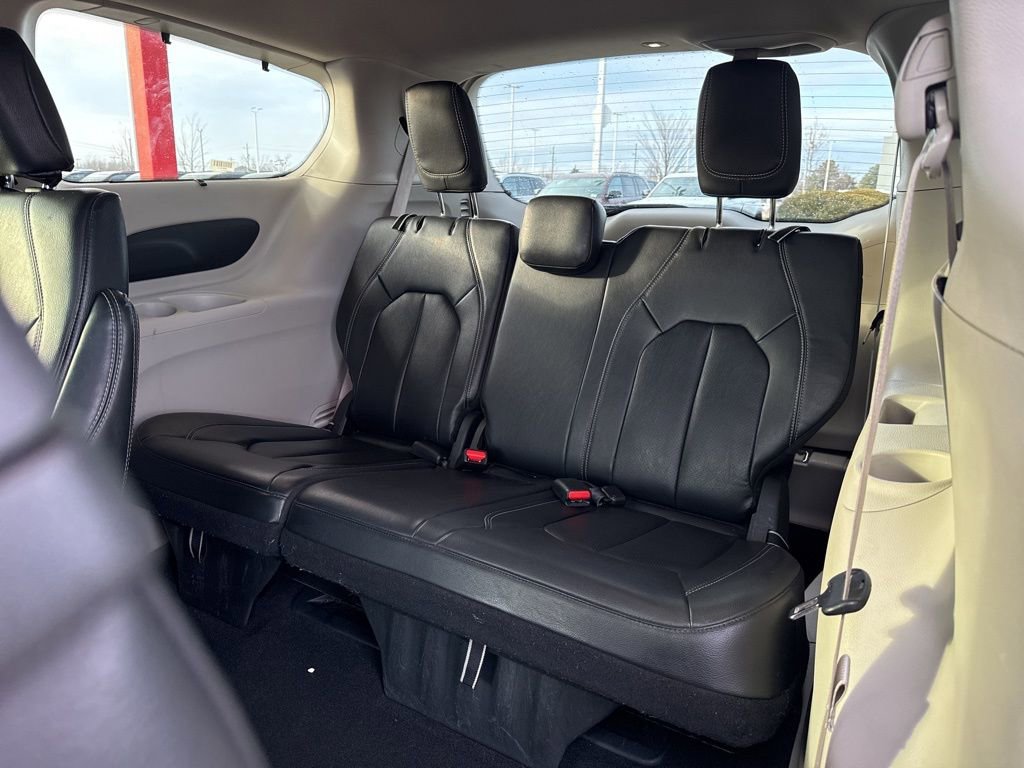 Used 2022 Chrysler Pacifica Touring-L image 20