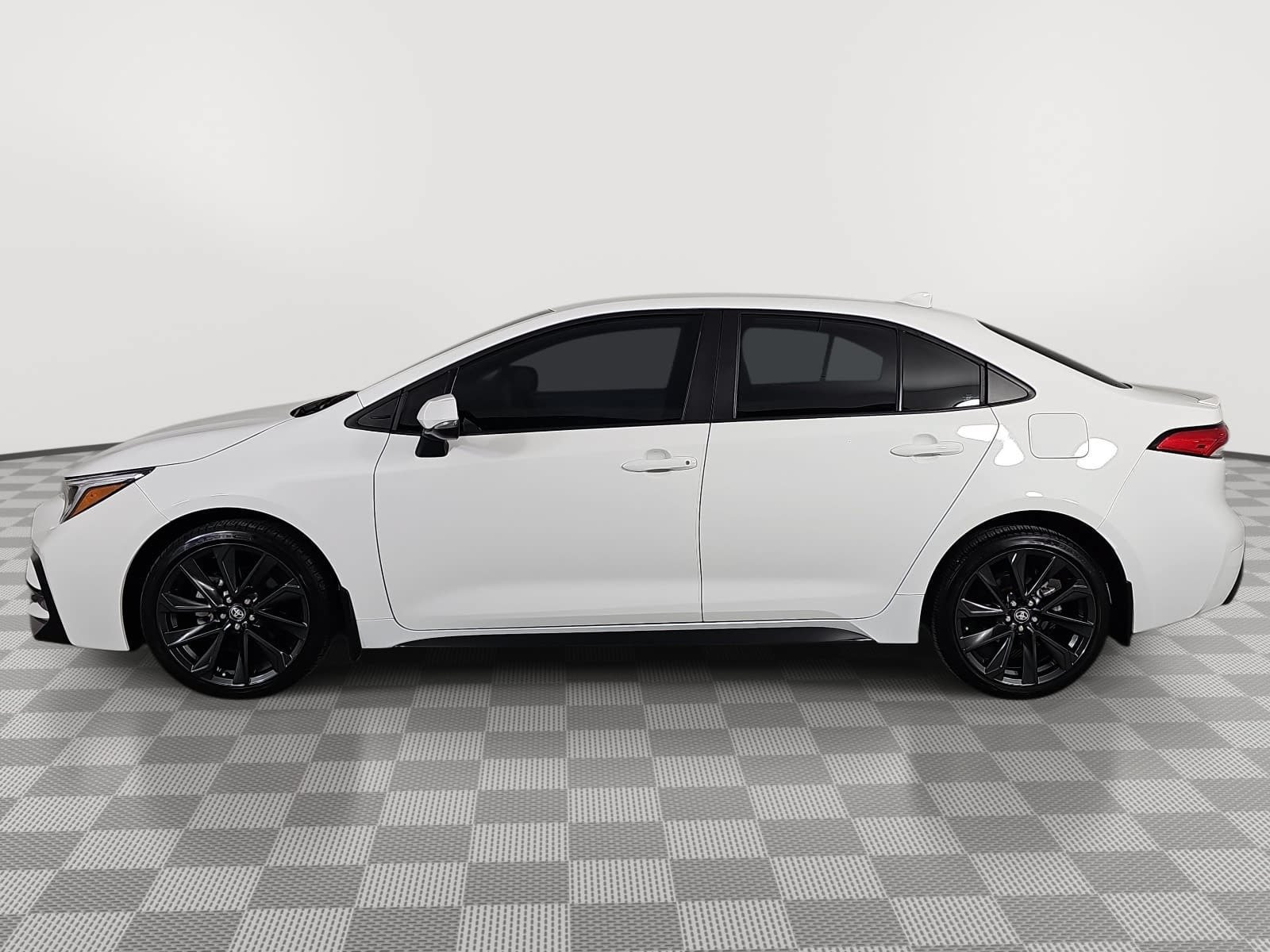 Used 2024 Toyota Corolla SE FWD image 5
