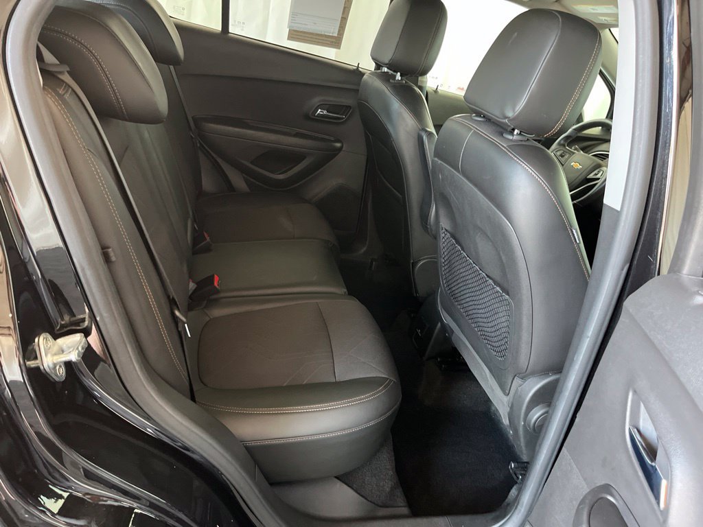 Used 2021 Chevrolet Trax LT w/ Midnight Edition FWD image 20