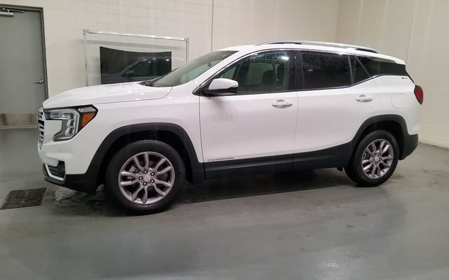 Used 2024 GMC Terrain SLT AWD/4WD image 5