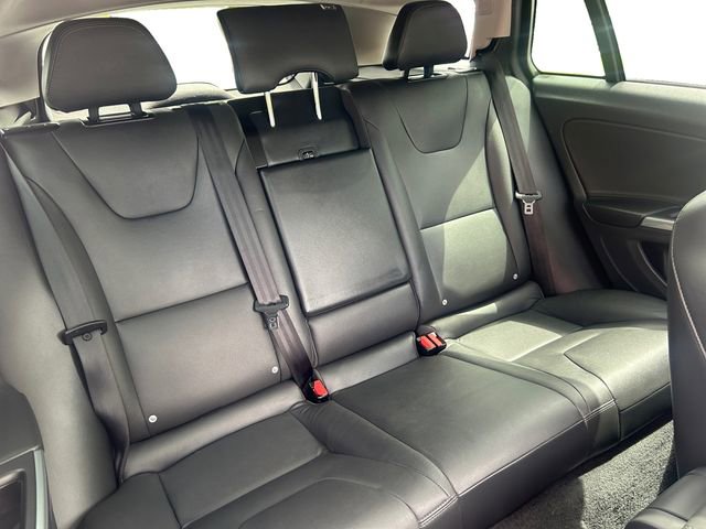 Used 2018 Volvo V60 T5 Cross Country AWD/4WD image 17