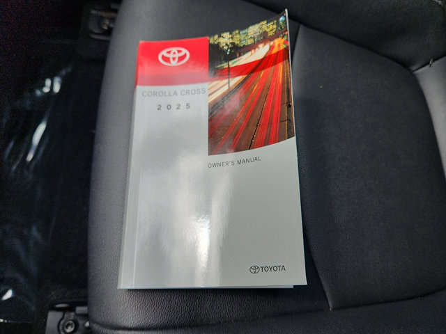 Used 2025 Toyota Corolla Cross XLE AWD/4WD image 27