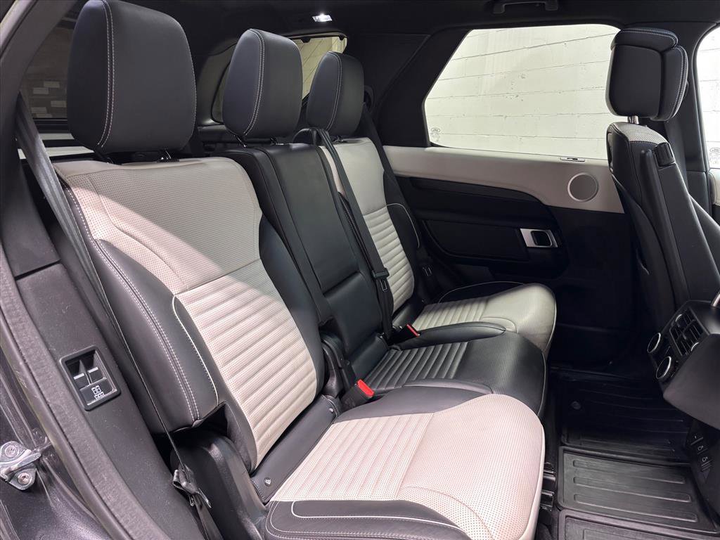 Used 2023 Land Rover Discovery Metropolitan Edition image 39