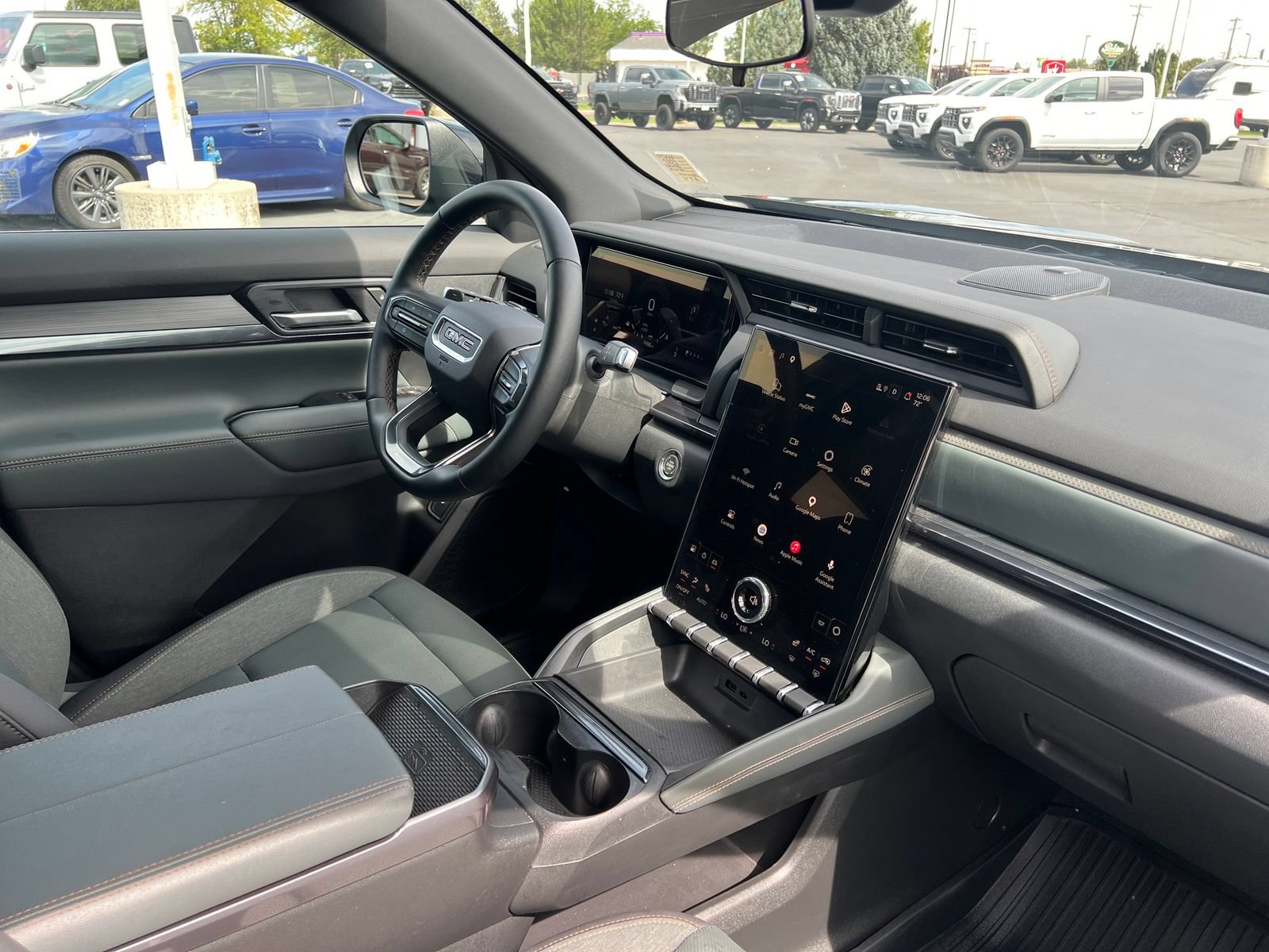 New 2026 GMC Terrain AT4 w/ LPO, Black Badging Package AWD/4WD image 34