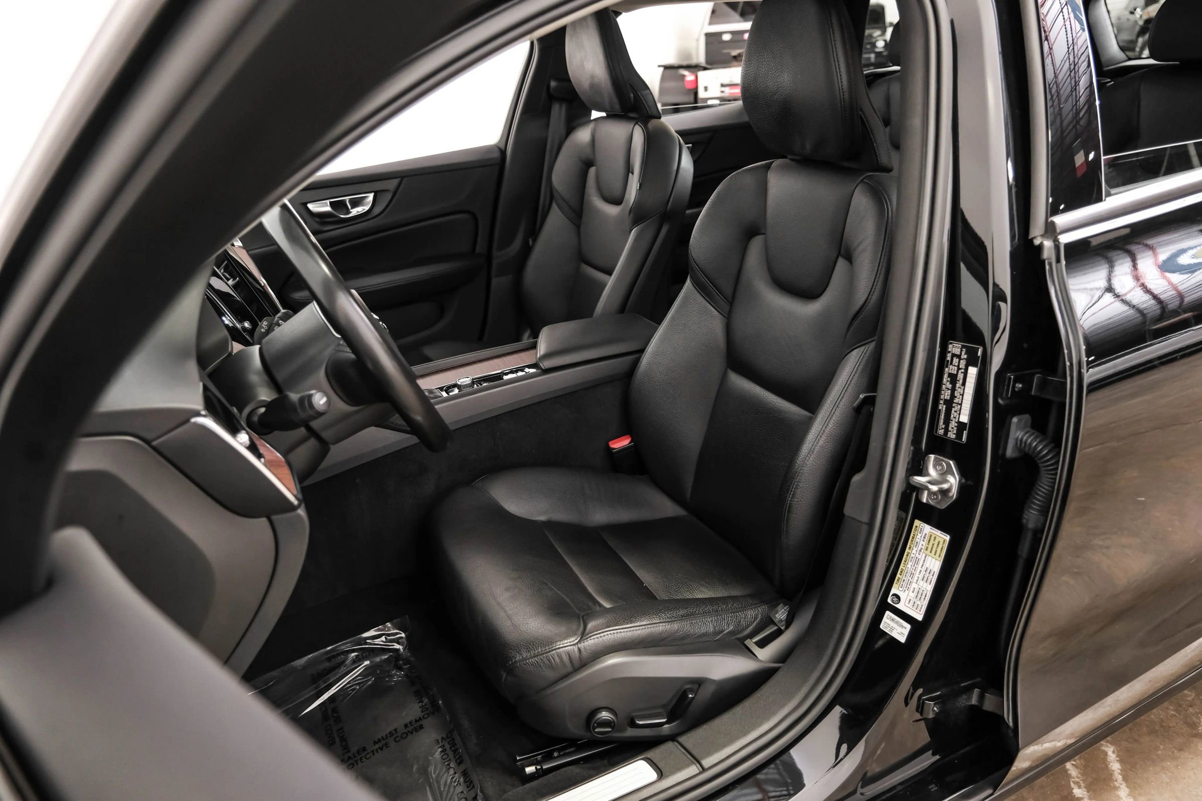 Used 2021 Volvo V60 T5 Momentum w/ Climate Package image 34