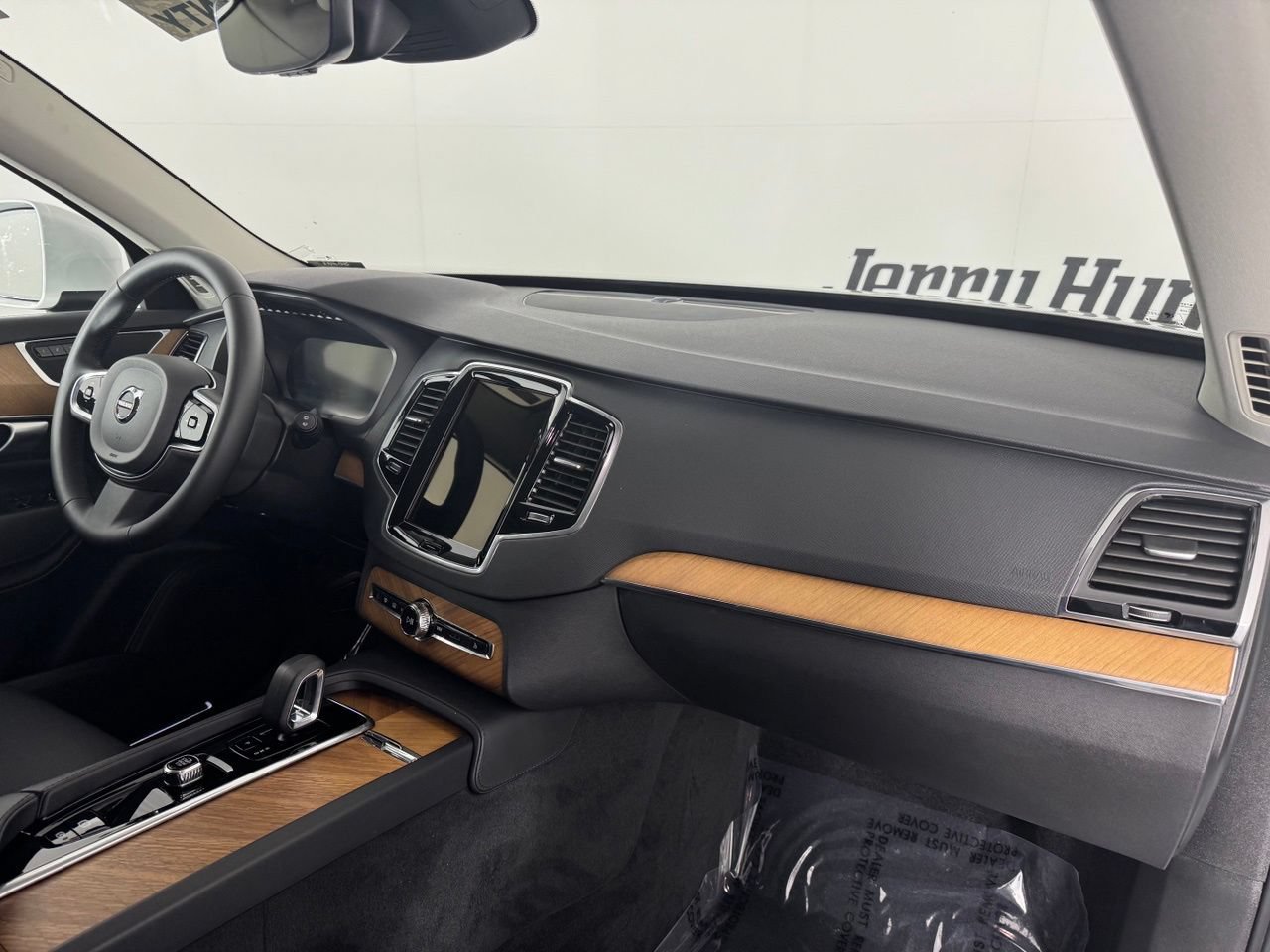 Used 2024 Volvo XC90 B5 Plus AWD/4WD image 37