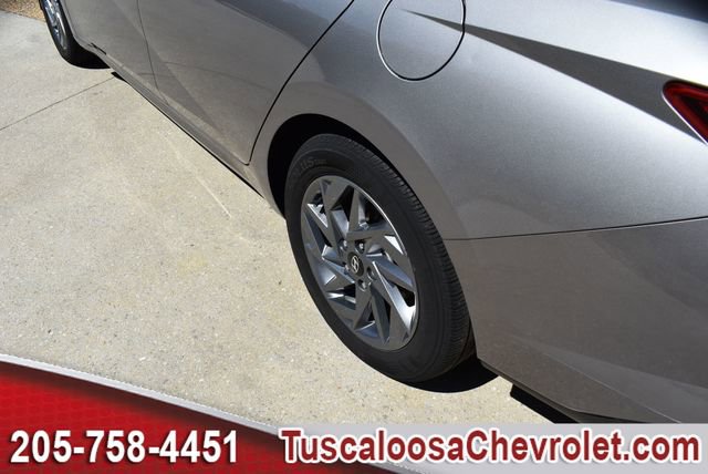 Used 2024 Hyundai Elantra SEL FWD image 14