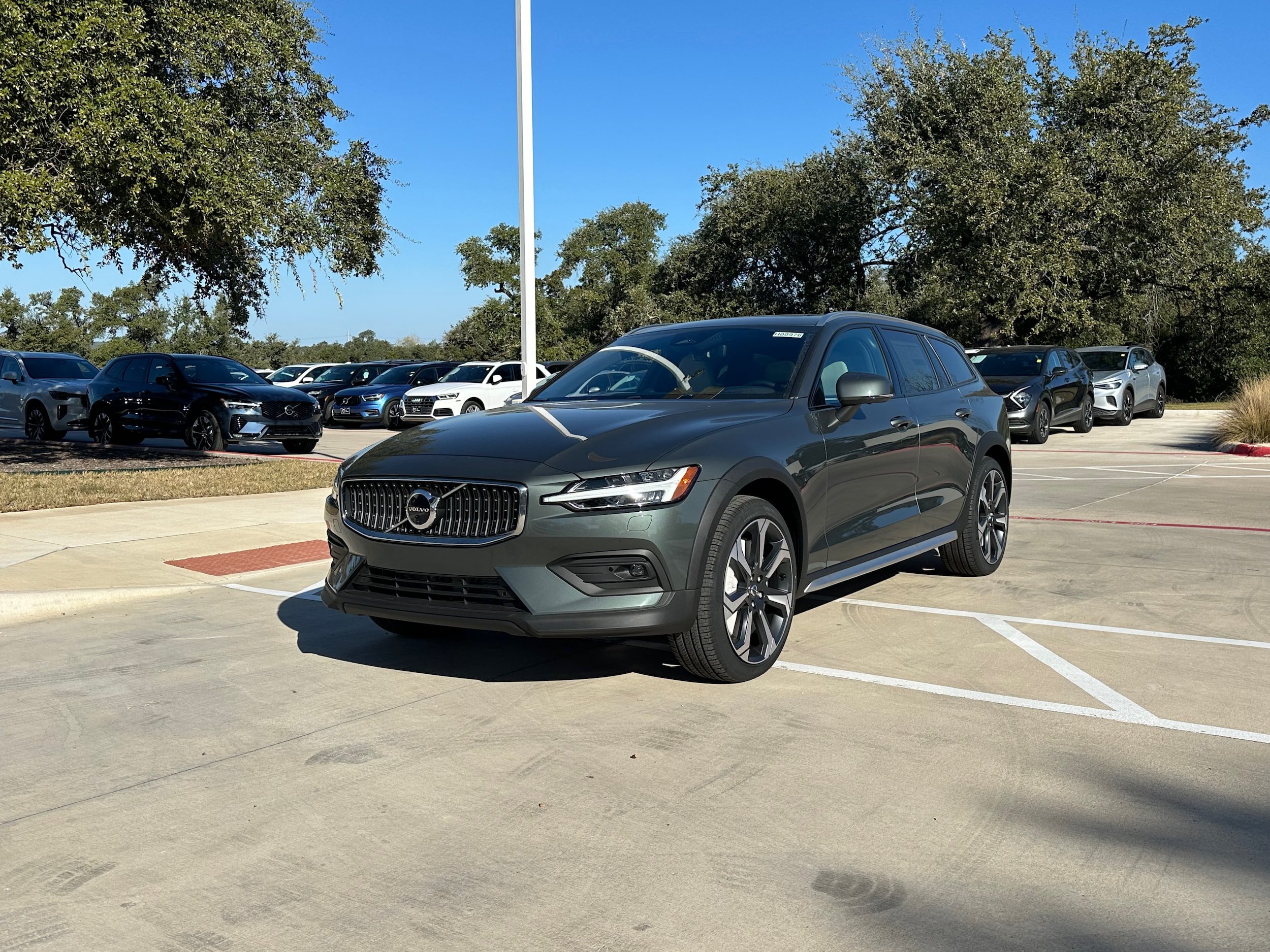 Used 2026 Volvo V60 B5 Cross Country Ultra w/ Protection Package Premier AWD/4WD image 2