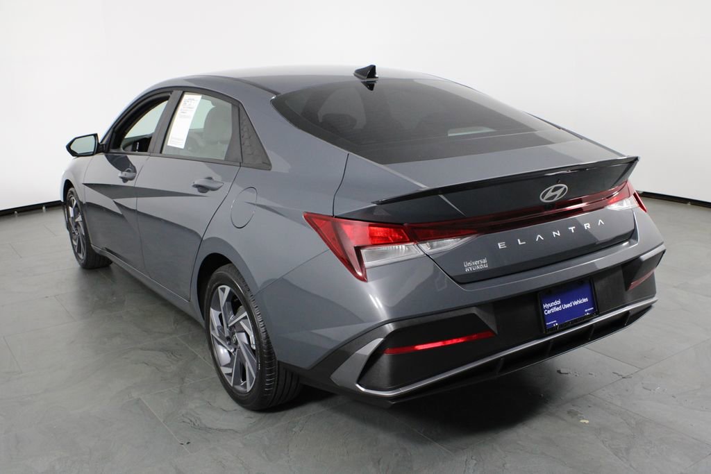 Certified 2025 Hyundai Elantra Sport image 4