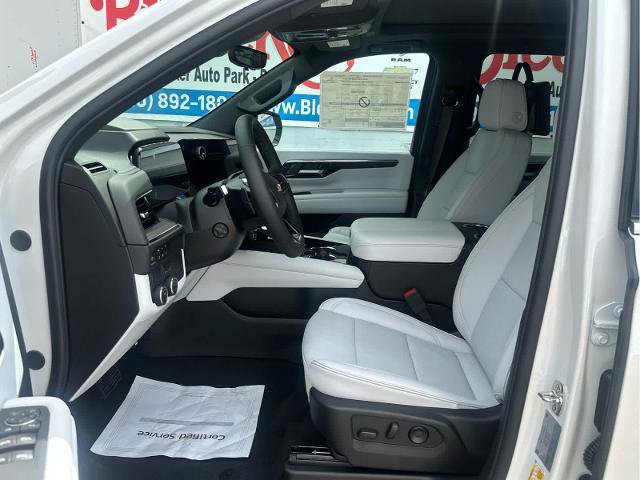 New 2025 Chevrolet Suburban Premier image 27