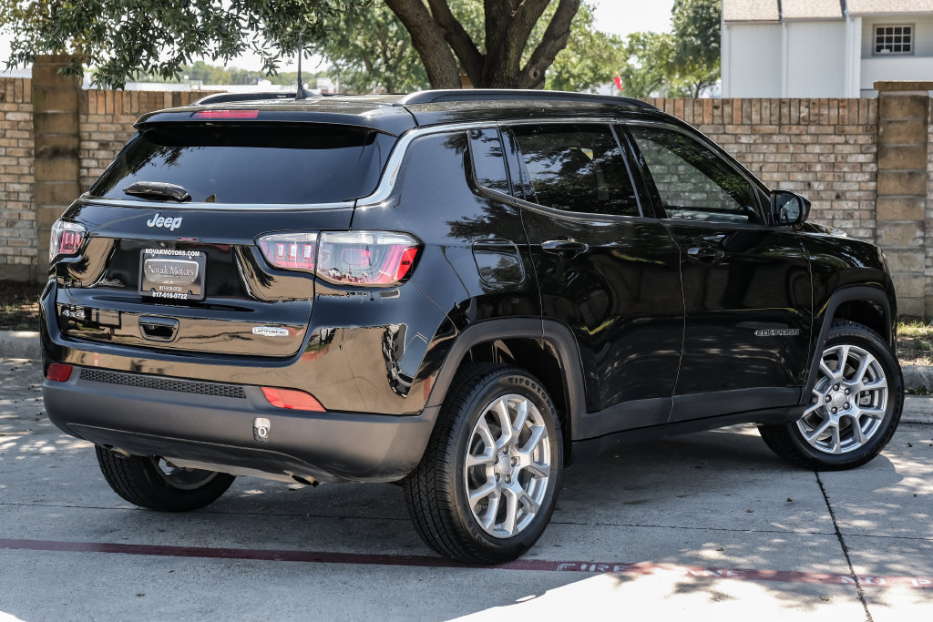 Used 2024 Jeep Compass Latitude AWD/4WD image 15