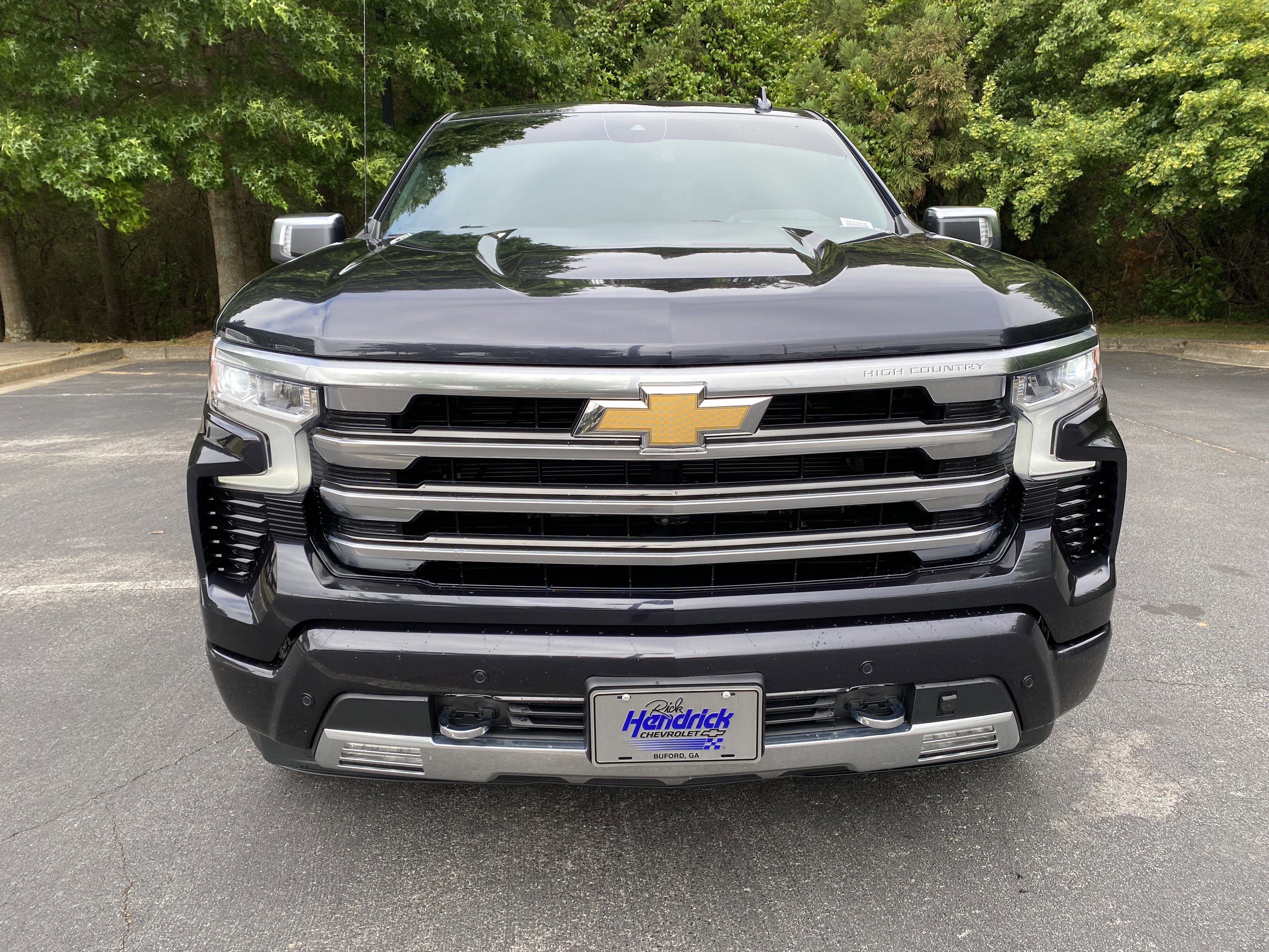 Used 2023 Chevrolet Silverado 1500 High Country w/ High Country Premium Package AWD/4WD image 3