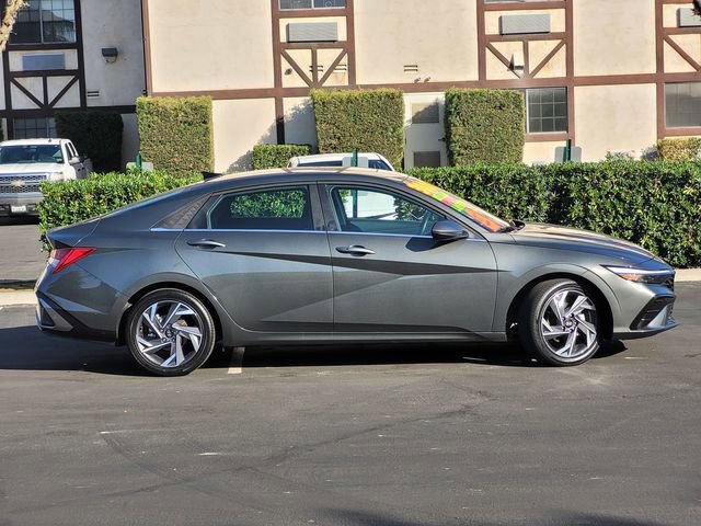 Used 2025 Hyundai Elantra SEL image 4