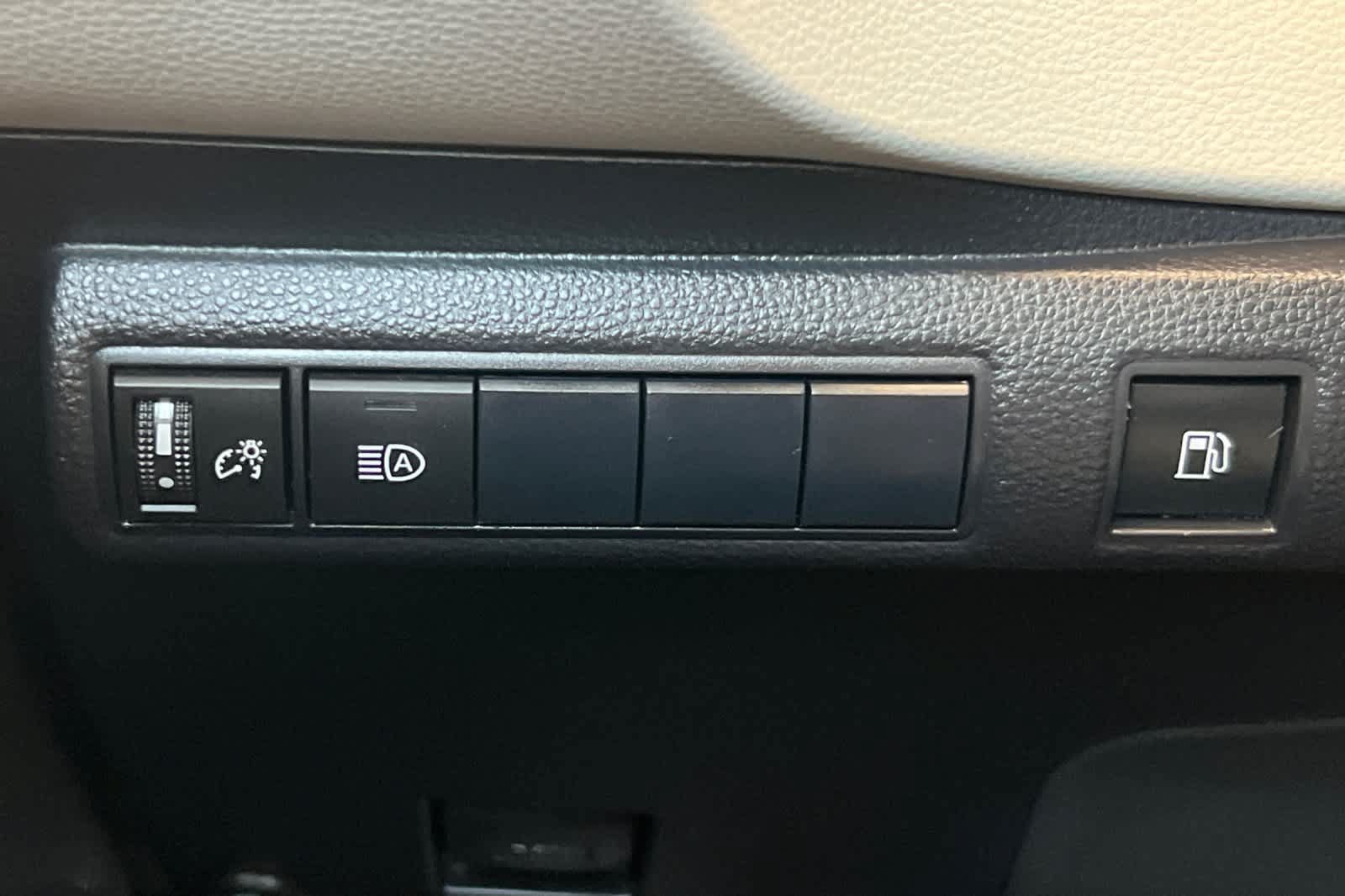 Used 2021 Toyota Corolla LE FWD image 28