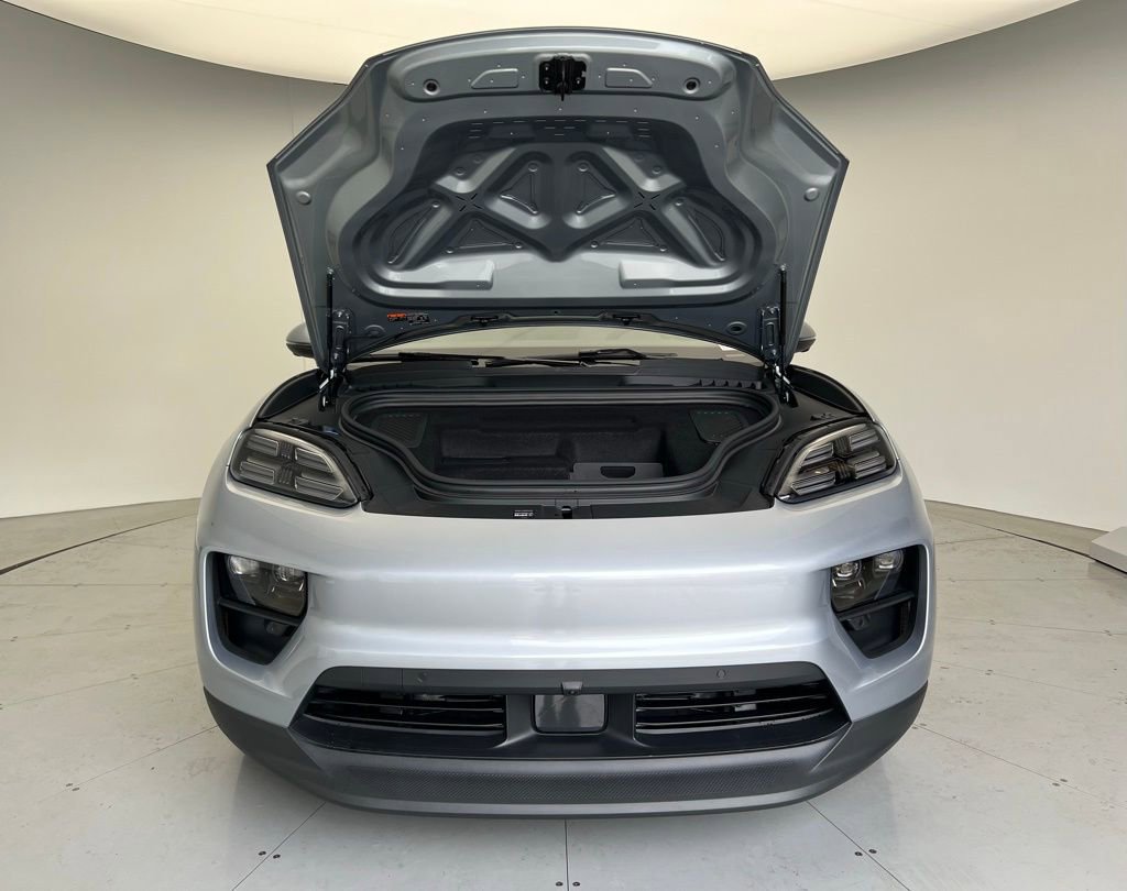 New 2025 Porsche Macan Electric image 26