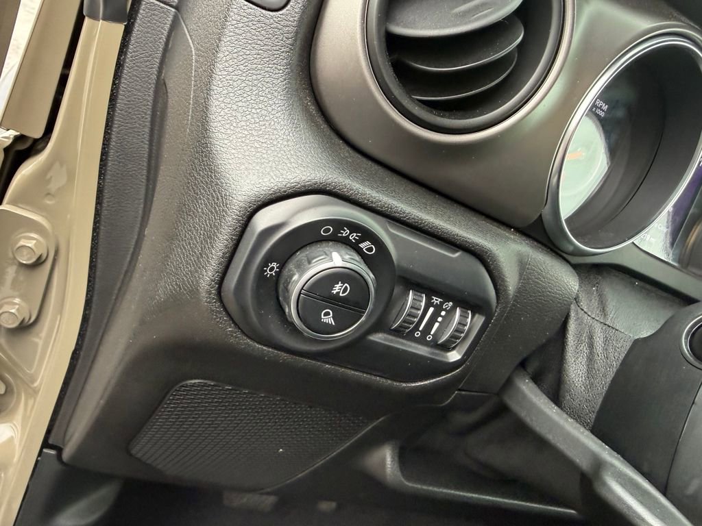 Used 2020 Jeep Gladiator Sport image 7