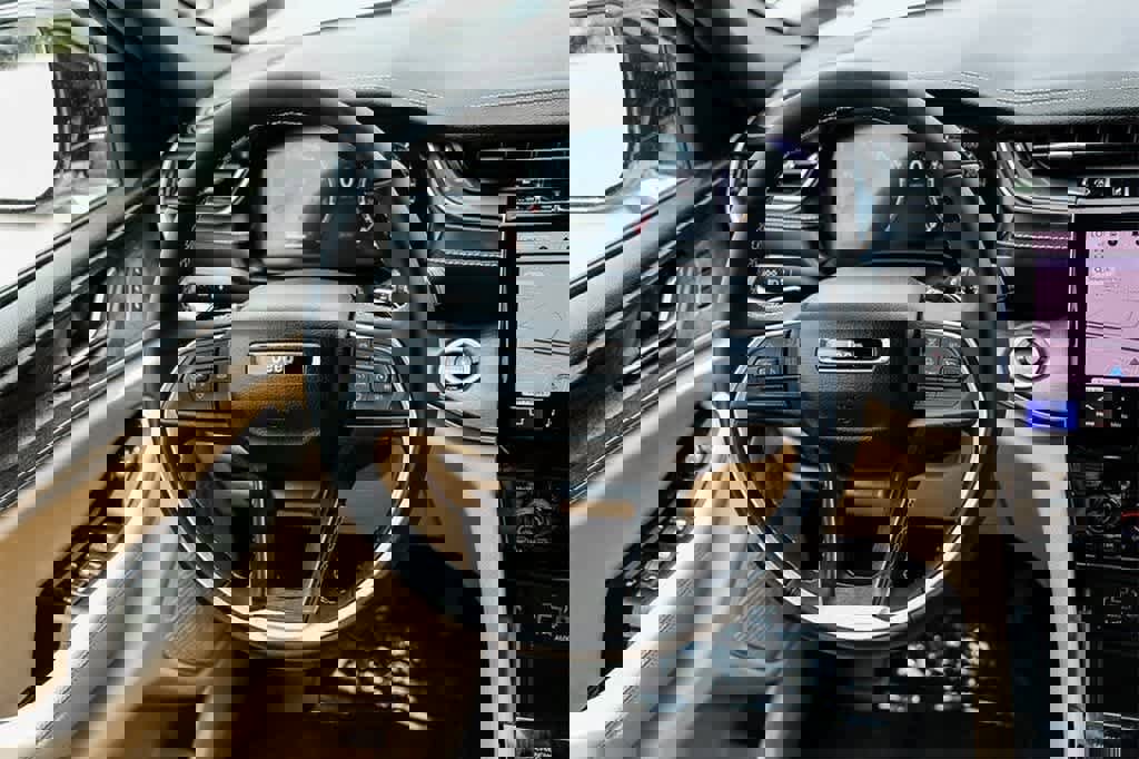 New 2025 Jeep Grand Cherokee Limited w/ Luxury Tech Group II image 15