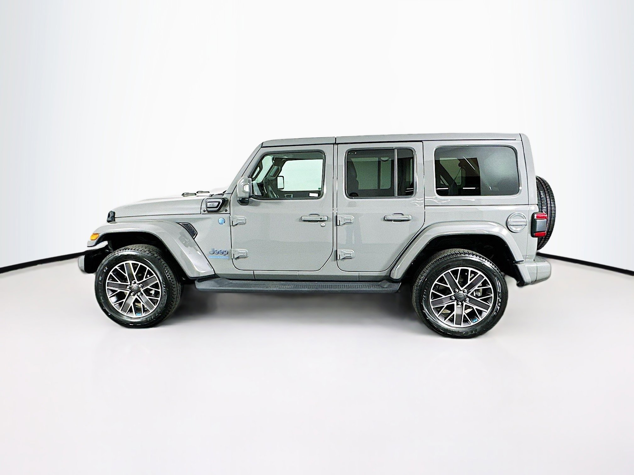 Used 2023 Jeep Wrangler Unlimited Sahara image 4