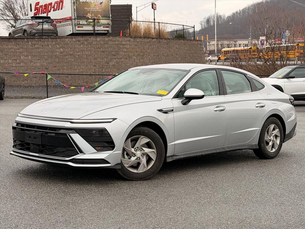 Used 2025 Hyundai Sonata SE image 2